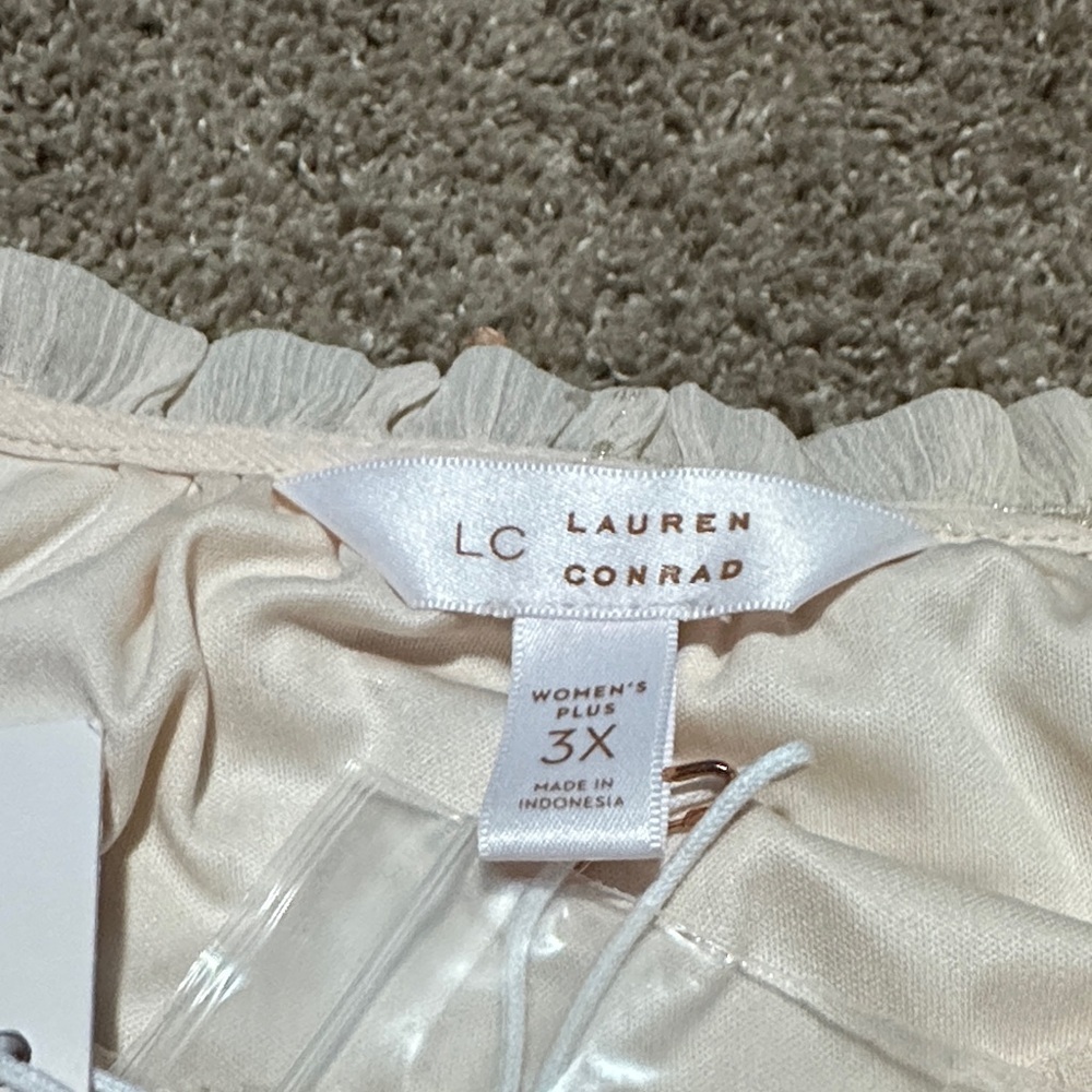Elegant Cream and Gold Women's Top - Picture 6 of 6